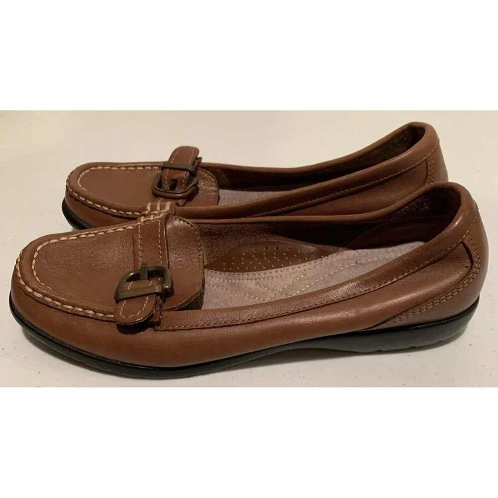 Thom McAn Women Brown Leather Gold Buckle Loafers Slip On 8w Comfort Shoes